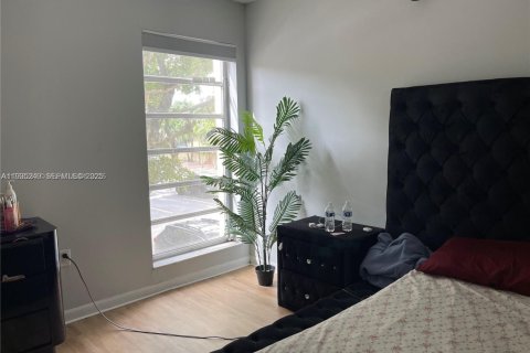 Condominio en venta en North Miami, Florida, 1 dormitorio, 75.81 m2 № 2035872 - foto 11