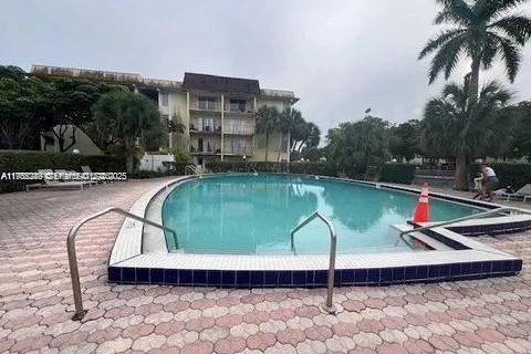 Condominio en venta en North Miami, Florida, 1 dormitorio, 75.81 m2 № 2035872 - foto 19