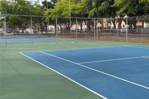 Condominio en venta en North Miami, Florida, 1 dormitorio, 75.81 m2 № 2035872 - foto 18