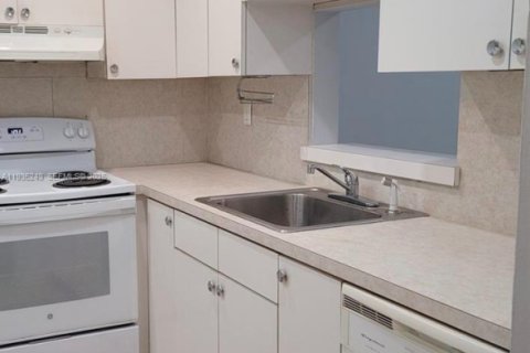 Condominio en venta en North Miami, Florida, 1 dormitorio, 75.81 m2 № 2035872 - foto 23