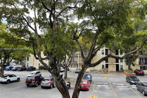 Condominio en venta en North Miami, Florida, 1 dormitorio, 75.81 m2 № 2035872 - foto 16