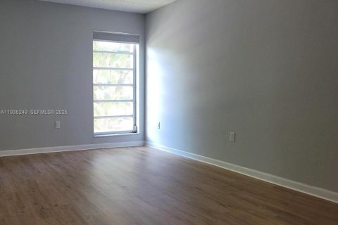 Condominio en venta en North Miami, Florida, 1 dormitorio, 75.81 m2 № 2035872 - foto 24