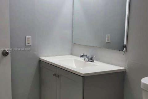Condominio en venta en North Miami, Florida, 1 dormitorio, 75.81 m2 № 2035872 - foto 26