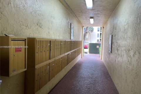 Condominio en venta en North Miami, Florida, 1 dormitorio, 75.81 m2 № 2035872 - foto 13