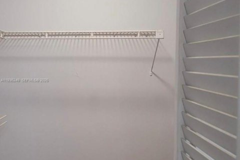 Condominio en venta en North Miami, Florida, 1 dormitorio, 75.81 m2 № 2035872 - foto 25