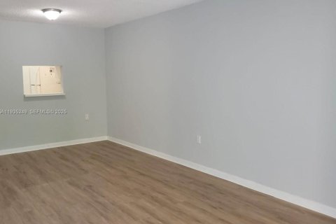 Condominio en venta en North Miami, Florida, 1 dormitorio, 75.81 m2 № 2035872 - foto 21