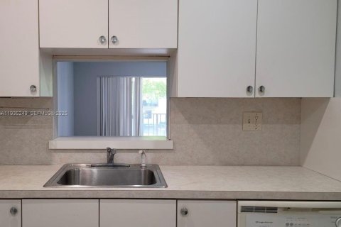 Condominio en venta en North Miami, Florida, 1 dormitorio, 75.81 m2 № 2035872 - foto 22
