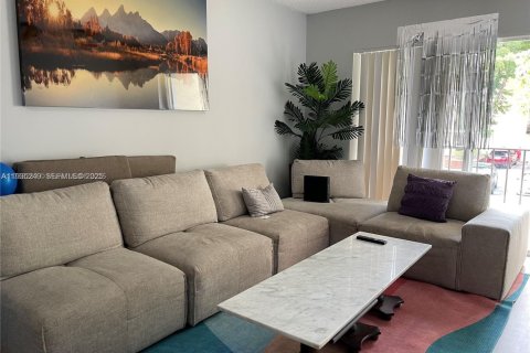 Condominio en venta en North Miami, Florida, 1 dormitorio, 75.81 m2 № 2035872 - foto 4