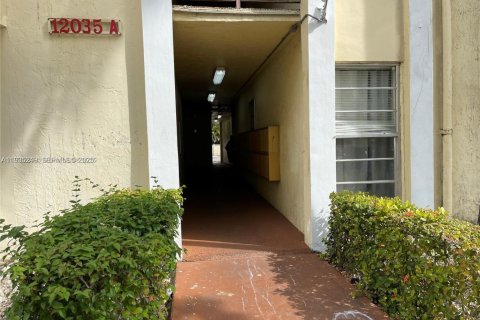 Condominio en venta en North Miami, Florida, 1 dormitorio, 75.81 m2 № 2035872 - foto 2