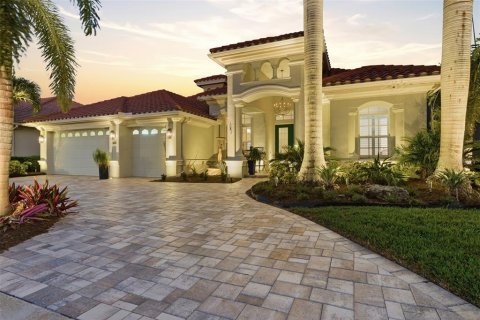 House in Palmetto, Florida 5 bedrooms, 326.64 sq.m. № 2097111 - photo 2