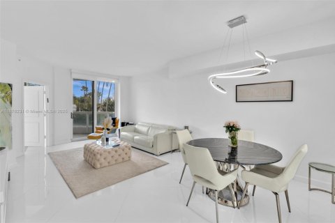 Condo in Aventura, Florida, 1 bedroom  № 1926953 - photo 1