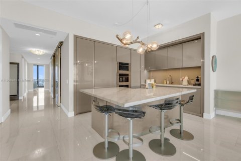 Condominio en alquiler en Sunny Isles Beach, Florida, 4 dormitorios, 229.28 m2 № 2052722 - foto 2