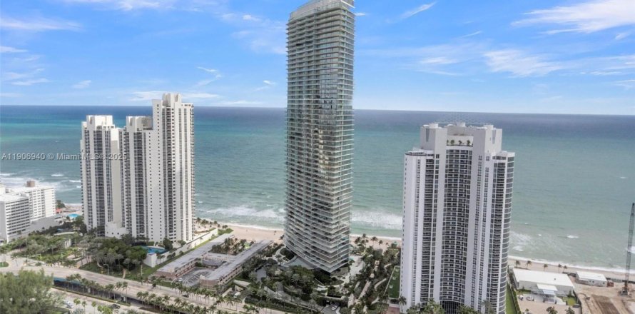 Condominio en Sunny Isles Beach, Florida, 4 dormitorios  № 2052722