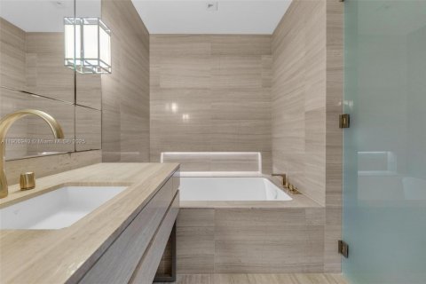 Condominio en alquiler en Sunny Isles Beach, Florida, 4 dormitorios, 229.28 m2 № 2052722 - foto 13