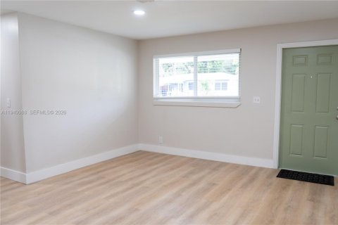 Купить коммерческую недвижимость в Форт-Лодердейл, Флорида 188.03м2, № 1997347 - фото 4