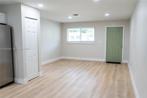 Купить коммерческую недвижимость в Форт-Лодердейл, Флорида 188.03м2, № 1997347 - фото 14