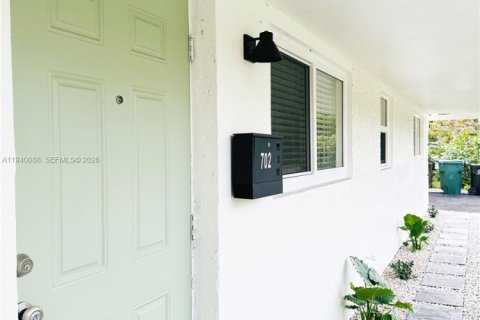 Commercial property in Fort Lauderdale, Florida 188.03 sq.m. № 1997347