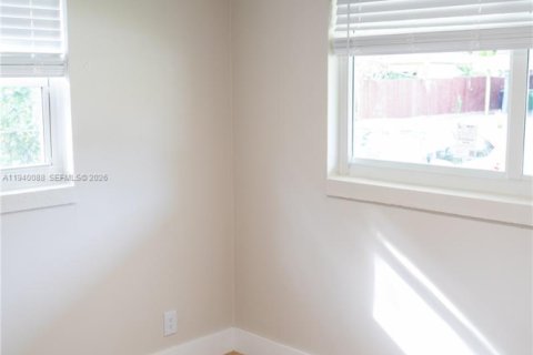 Купить коммерческую недвижимость в Форт-Лодердейл, Флорида 188.03м2, № 1997347 - фото 6