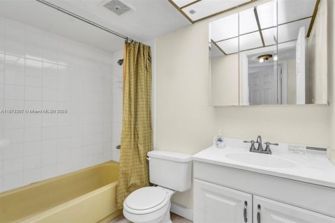 Купить кондоминиум в Санрайз, Флорида 2 спальни, 78.97м2, № 1927243 - фото 14