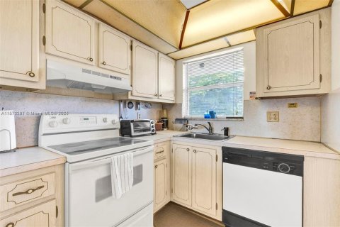 Купить кондоминиум в Санрайз, Флорида 2 спальни, 78.97м2, № 1927243 - фото 18