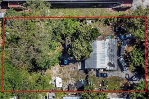 House in Hollywood, Florida 2 bedrooms, 120.4 sq.m. № 1964528 - photo 1