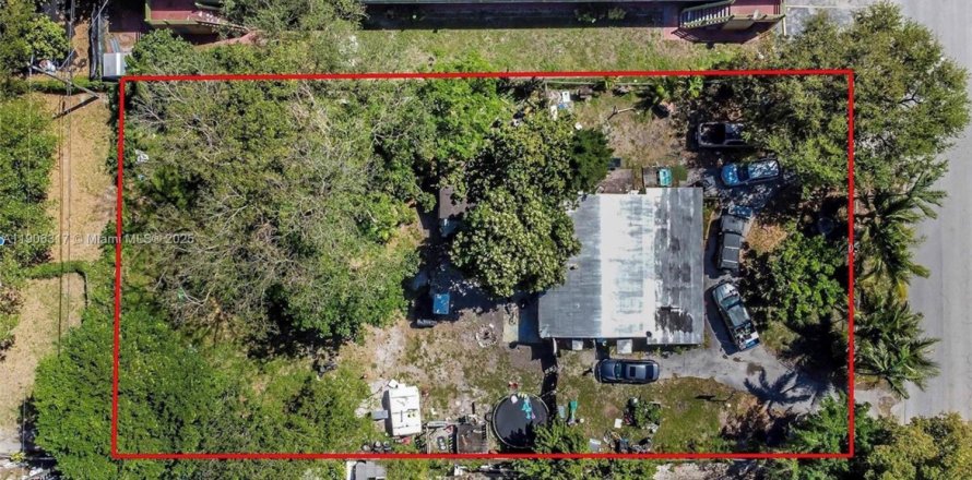 House in Hollywood, Florida 2 bedrooms, 120.4 sq.m. № 1964528