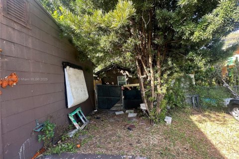 House in Hollywood, Florida 2 bedrooms, 120.4 sq.m. № 1964528 - photo 5