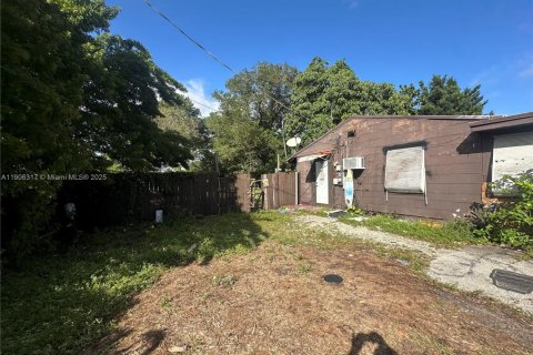 House in Hollywood, Florida 2 bedrooms, 120.4 sq.m. № 1964528 - photo 3