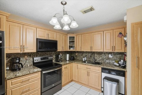 Casa en venta en Miami, Florida, 4 dormitorios, 160.81 m2 № 2001626 - foto 7