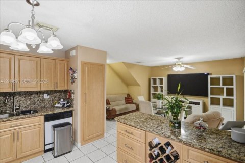 Casa en venta en Miami, Florida, 4 dormitorios, 160.81 m2 № 2001626 - foto 6