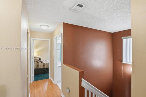 Casa en venta en Miami, Florida, 4 dormitorios, 160.81 m2 № 2001626 - foto 24