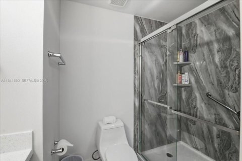 Casa en venta en Miami, Florida, 4 dormitorios, 160.81 m2 № 2001626 - foto 14