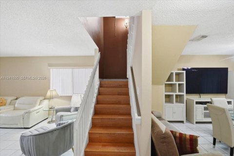 Casa en venta en Miami, Florida, 4 dormitorios, 160.81 m2 № 2001626 - foto 13