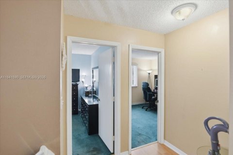 Casa en venta en Miami, Florida, 4 dormitorios, 160.81 m2 № 2001626 - foto 25