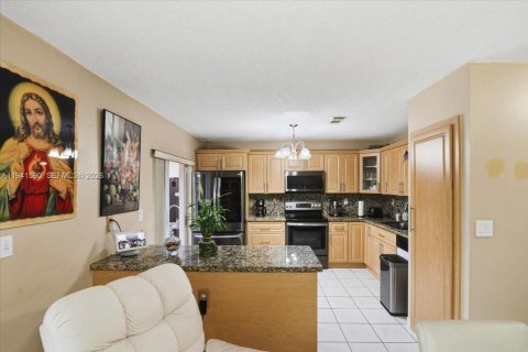 Casa en venta en Miami, Florida, 4 dormitorios, 160.81 m2 № 2001626 - foto 9