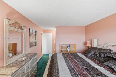 Casa en venta en Miami, Florida, 4 dormitorios, 160.81 m2 № 2001626 - foto 17