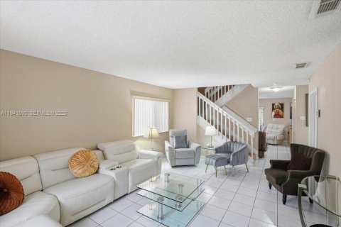 Casa en venta en Miami, Florida, 4 dormitorios, 160.81 m2 № 2001626 - foto 5