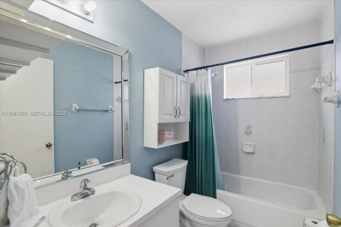 Casa en venta en Miami, Florida, 4 dormitorios, 160.81 m2 № 2001626 - foto 21
