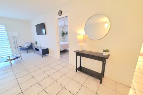 Copropriété à vendre à Miami, Floride: 1 chambre, 82.03 m2 № 2076180 - photo 4