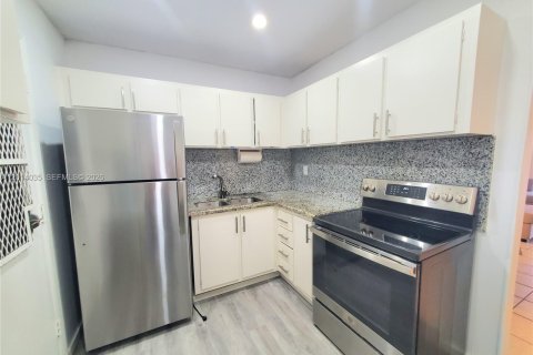Copropriété à vendre à Miami, Floride: 1 chambre, 82.03 m2 № 2076180 - photo 2