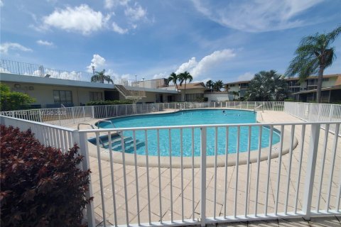 Copropriété à vendre à Miami, Floride: 1 chambre, 82.03 m2 № 2076180 - photo 11