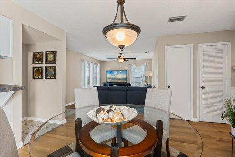 Townhouse in Tampa, Florida 3 bedrooms, 115.57 sq.m. № 1841516 - photo 10