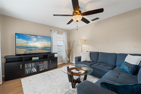 Townhouse in Tampa, Florida 3 bedrooms, 115.57 sq.m. № 1841516 - photo 5