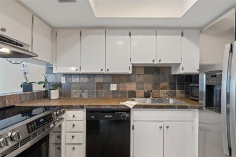 Townhouse in Tampa, Florida 3 bedrooms, 115.57 sq.m. № 1841516 - photo 14