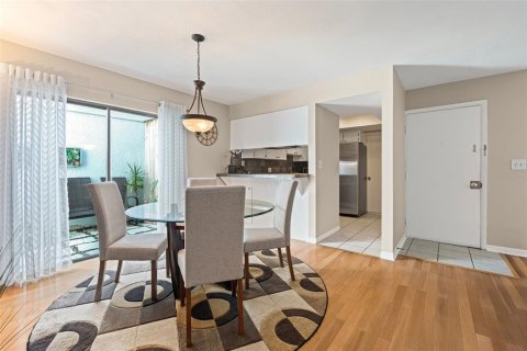 Townhouse in Tampa, Florida 3 bedrooms, 115.57 sq.m. № 1841516 - photo 9