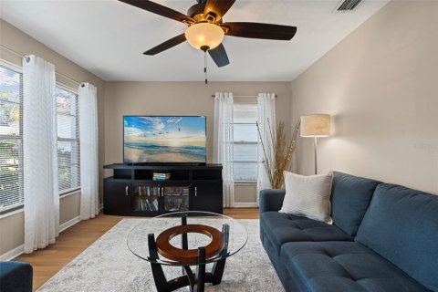 Townhouse in Tampa, Florida 3 bedrooms, 115.57 sq.m. № 1841516 - photo 6