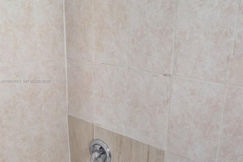 Appartement à louer à Miami, Floride: 2 chambres, 427.54 m2 № 2023498 - photo 4