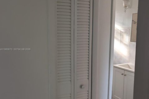 Appartement à louer à Miami, Floride: 2 chambres, 427.54 m2 № 2023498 - photo 9