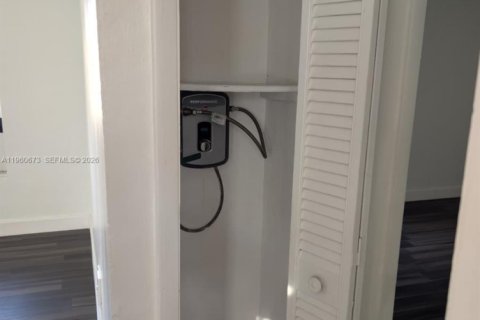 Appartement à louer à Miami, Floride: 2 chambres, 427.54 m2 № 2023498 - photo 12