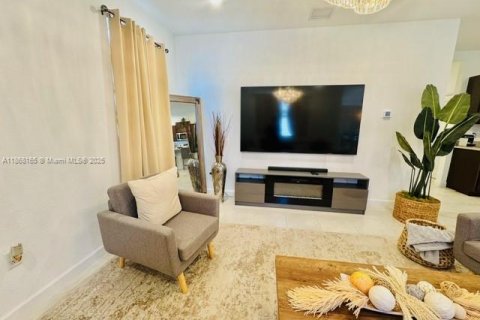 Casa en venta en Homestead, Florida, 4 dormitorios, 156.54 m2 № 1897536 - foto 11